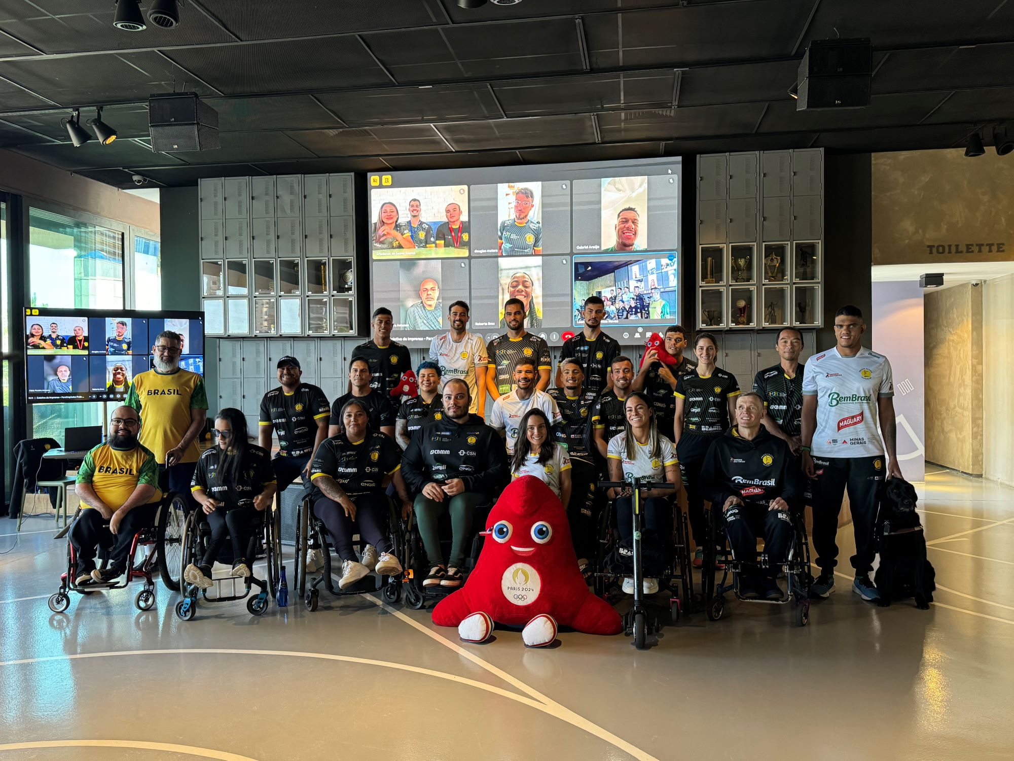 imagem de pessoas reunidas